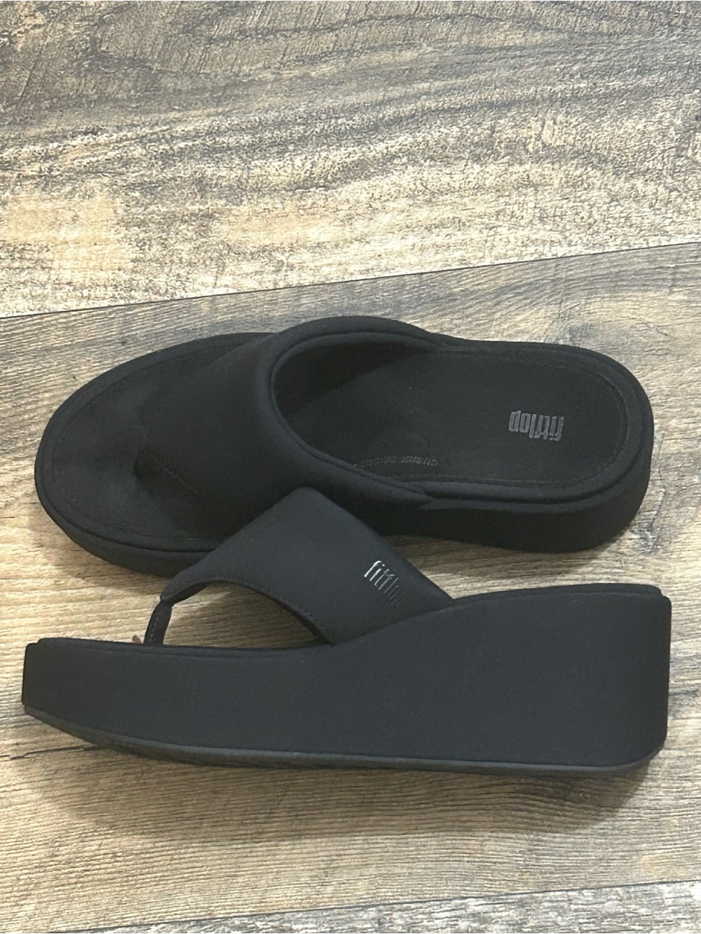 FitFlop Women’s Platforms Black Wedge Thong Sandals Size 7